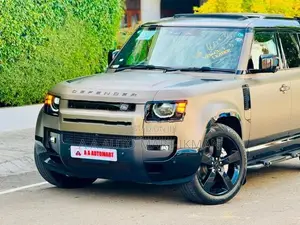 Land Rover Defender P300e HSE x-Dynamic 2025