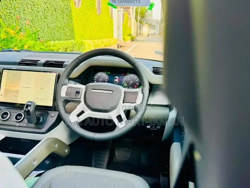 Land Rover Defender P300e HSE x-Dynamic 2025