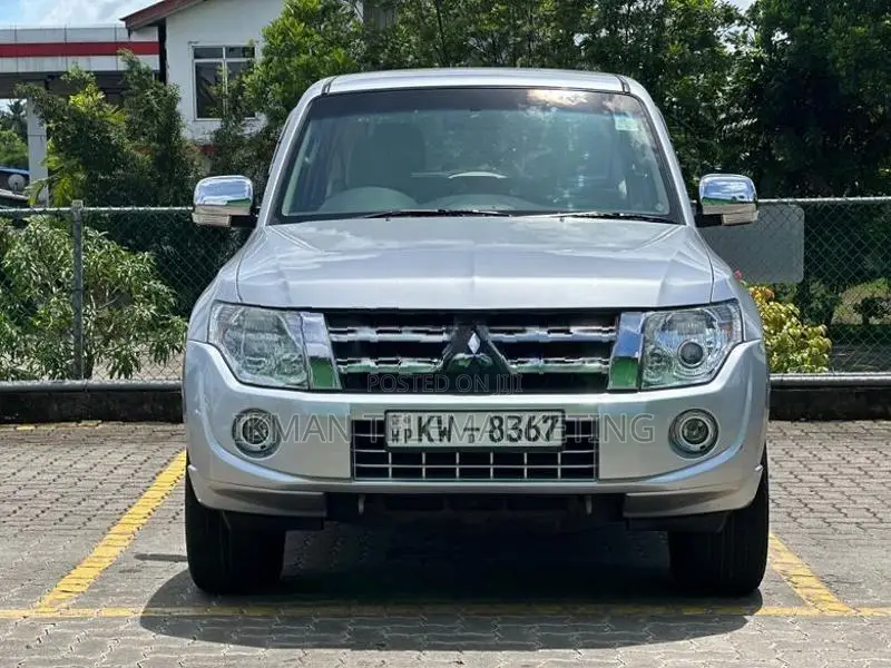 Mitsubishi Montero 2013