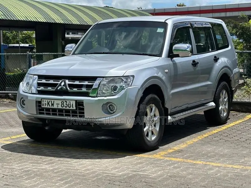 Mitsubishi Montero 2013
