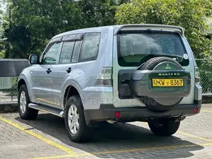 Mitsubishi Montero 2013