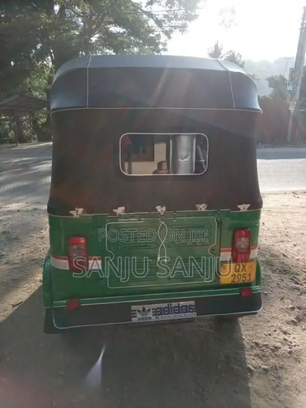 Bajaj RE 2010