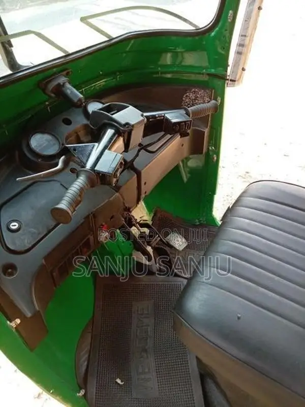 Bajaj RE 2010
