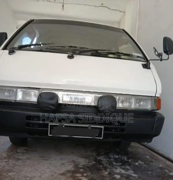 Nissan Largo 1990