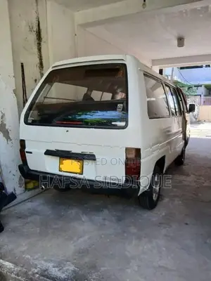 Nissan Largo 1990