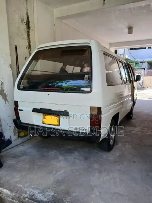 Nissan Largo 1990