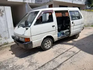 Nissan Largo 1990