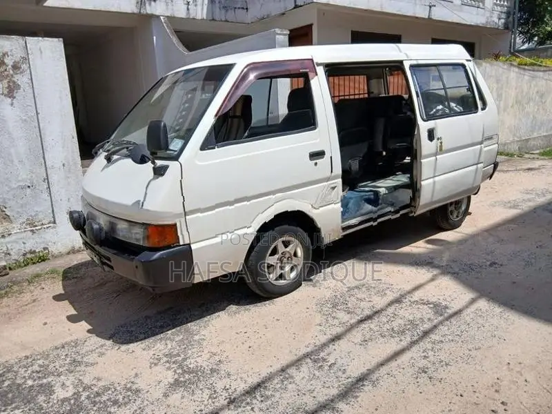 Nissan Largo 1990