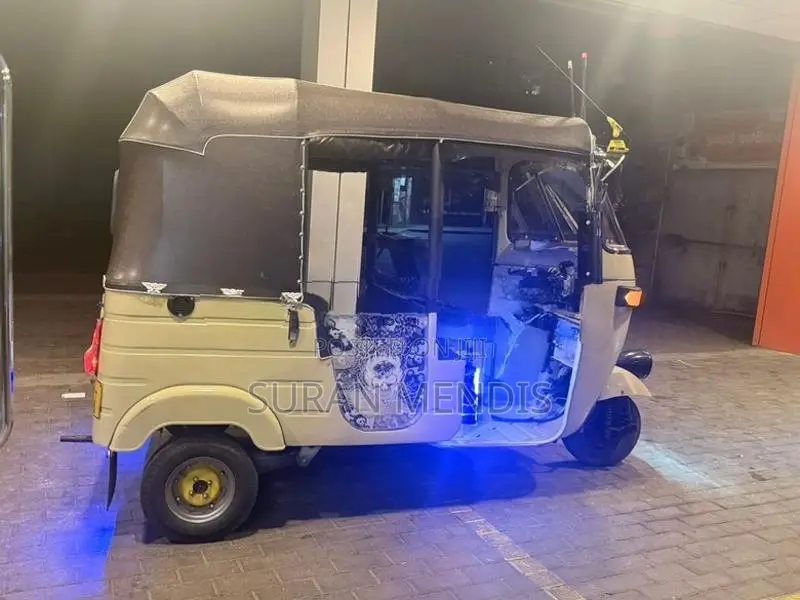 Bajaj RE 2005