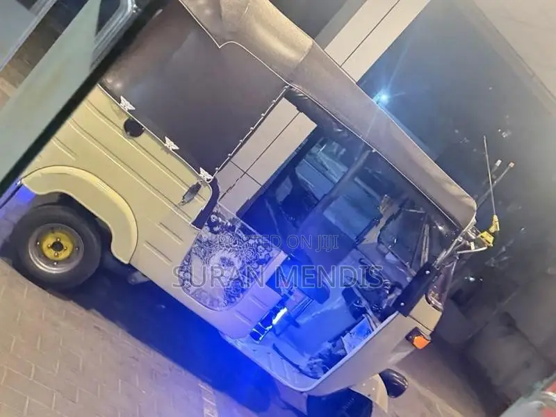 Bajaj RE 2005