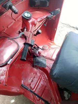 Bajaj RE 2001