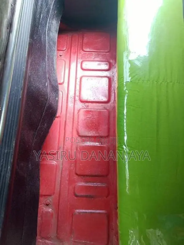 Bajaj RE 2001
