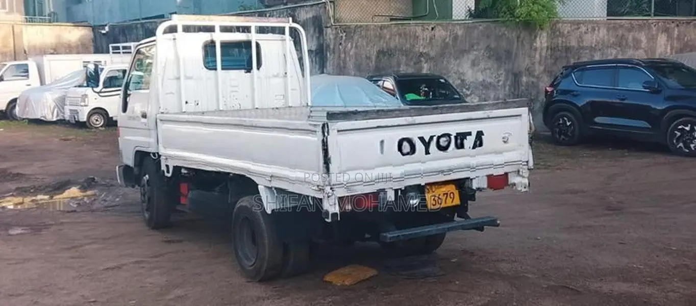 Toyota Dyna KC-BU107 1997
