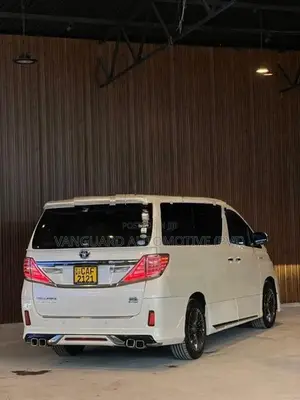 Toyota Vellfire 2013