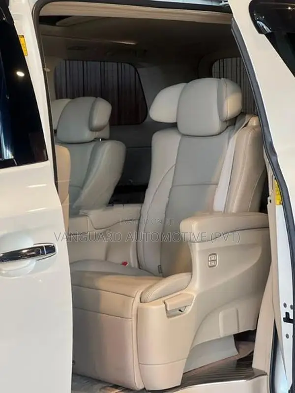 Toyota Vellfire 2013