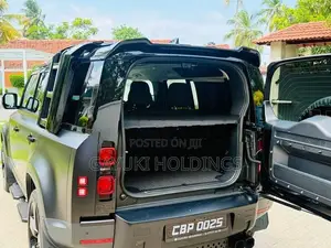 Land Rover Defender Factory Matt (£4000) 2023