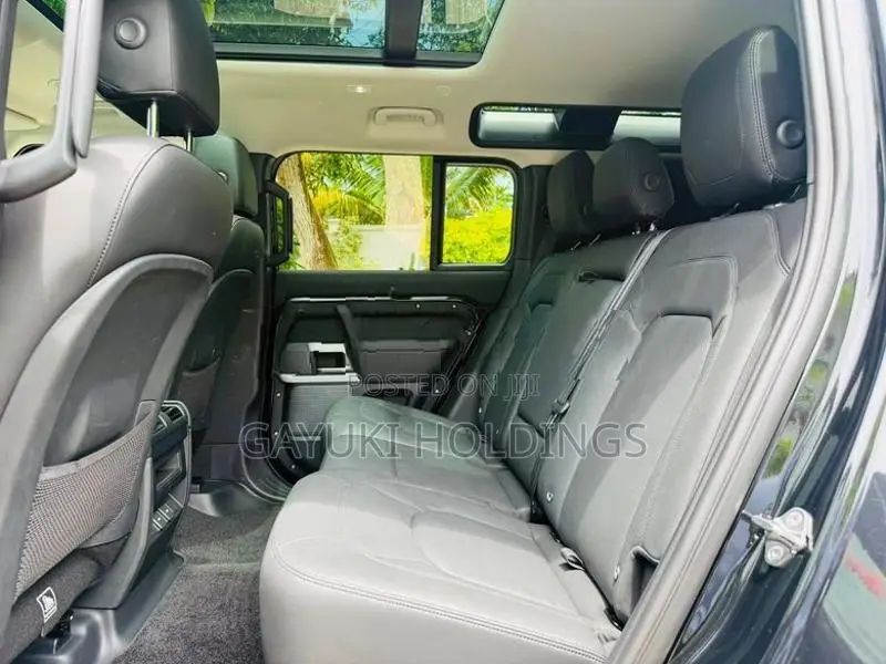 Land Rover Defender Factory Matt (£4000) 2023