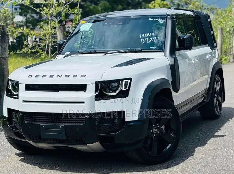 Land Rover Defender SE P300 2025