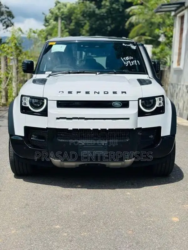 Land Rover Defender SE P300 2025