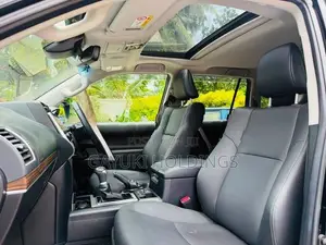Toyota Land Cruiser Prado Shadow Edition 2023