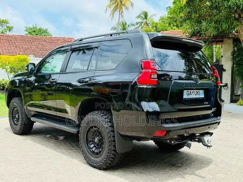 Toyota Land Cruiser Prado Shadow Edition 2023