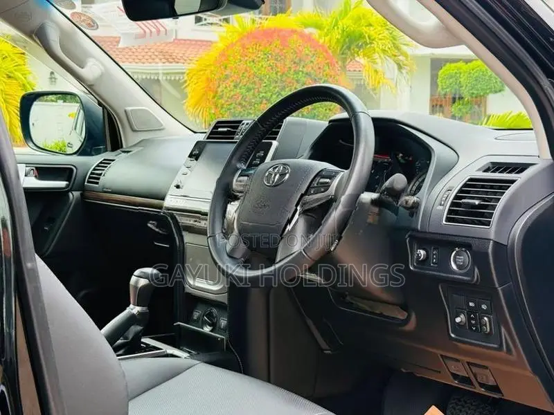 Toyota Land Cruiser Prado Shadow Edition 2023
