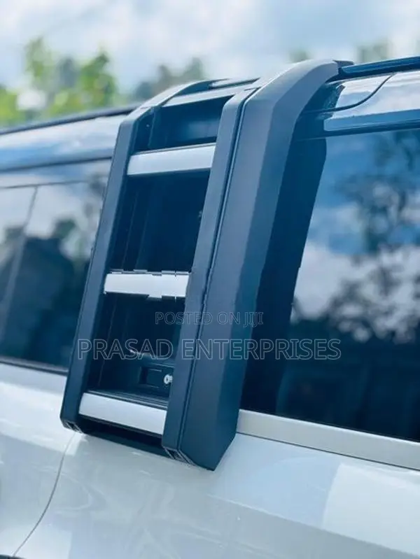 Land Rover Defender SE P300 2025
