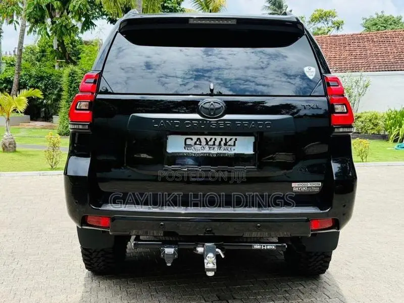Toyota Land Cruiser Prado Shadow Edition 2023