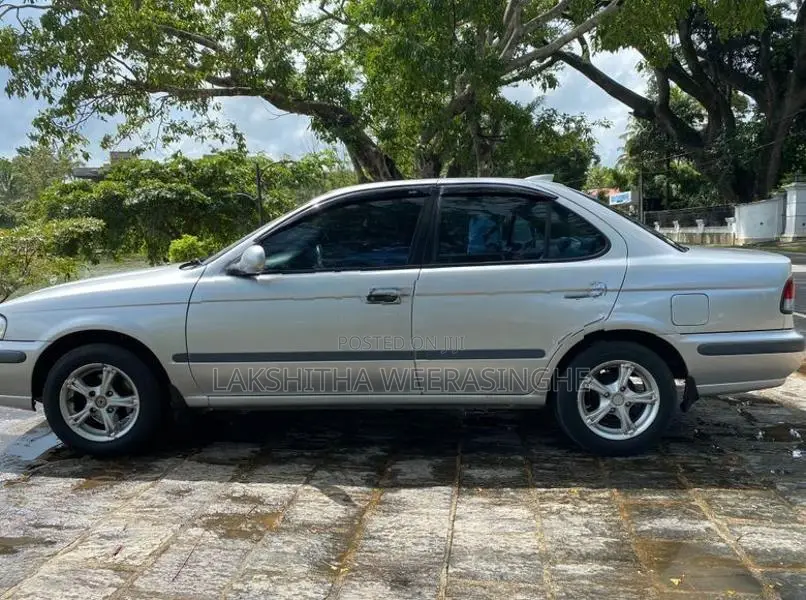 Nissan Sunny Super Saloon 2001