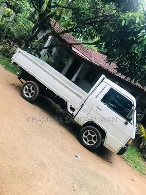 Mitsubishi L300 2005