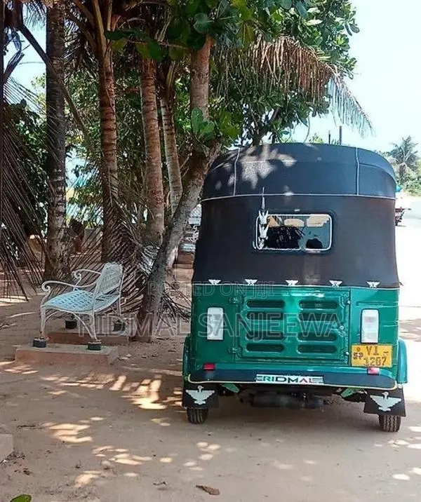 Bajaj RE 2010