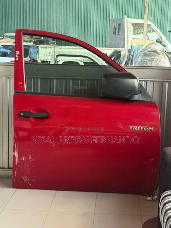 Mitsubishi L200 Triton Door panel ( Only )