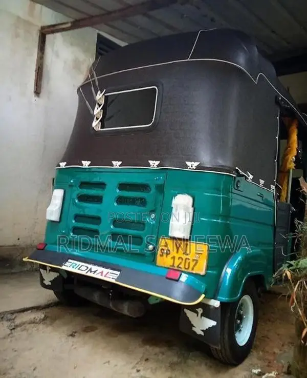 Bajaj RE 2010