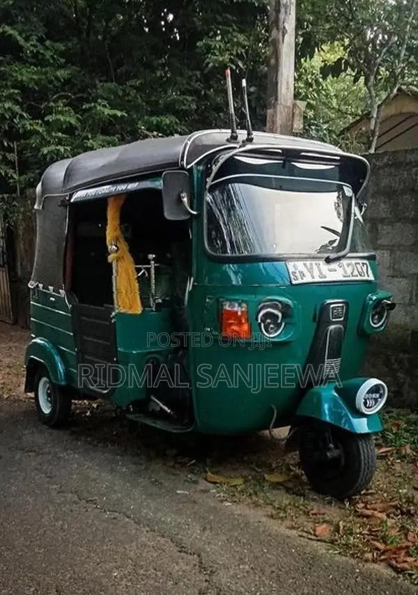 Bajaj RE 2010