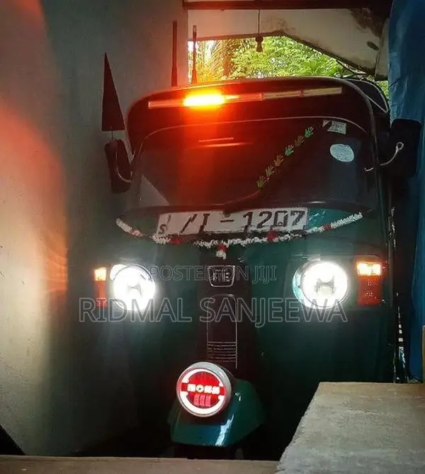 Bajaj RE 2010