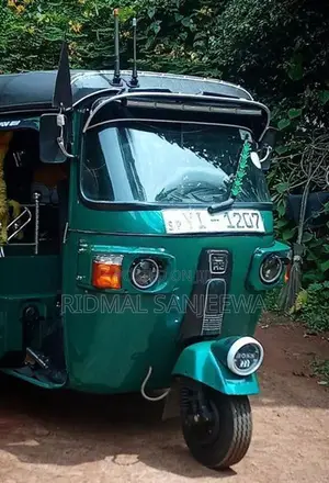 Bajaj RE 2010