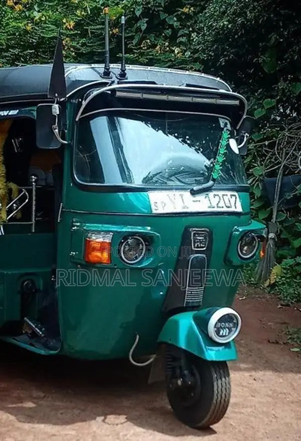 Bajaj RE 2010