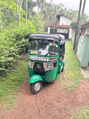 Bajaj RE 2018