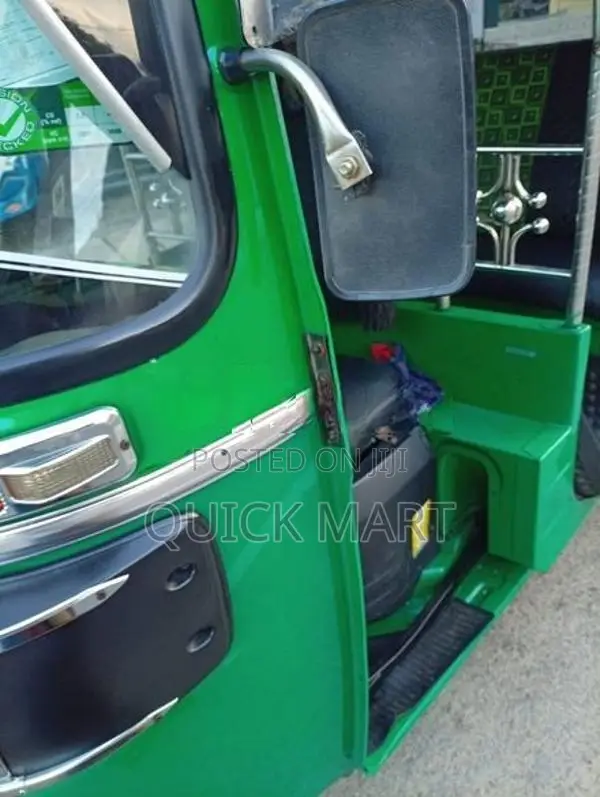 Bajaj RE 2016