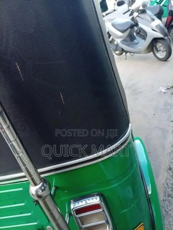 Bajaj RE 2016
