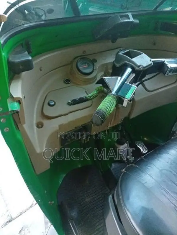 Bajaj RE 2016