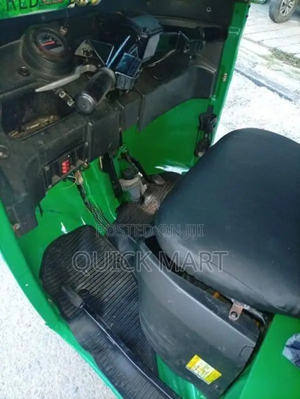 Bajaj RE 2016