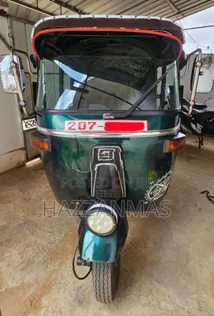 Bajaj RE 2000