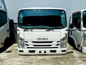 Isuzu Box Wide Cabin