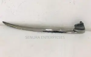 Toyota Esquire ZRR80G Front Spoiler Garnish