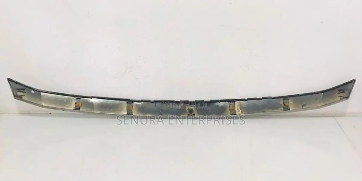Toyota Esquire ZRR80G Plating Imolding