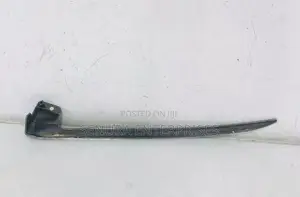 Toyota Esquire ZRR80G Front Spoiler Garnish