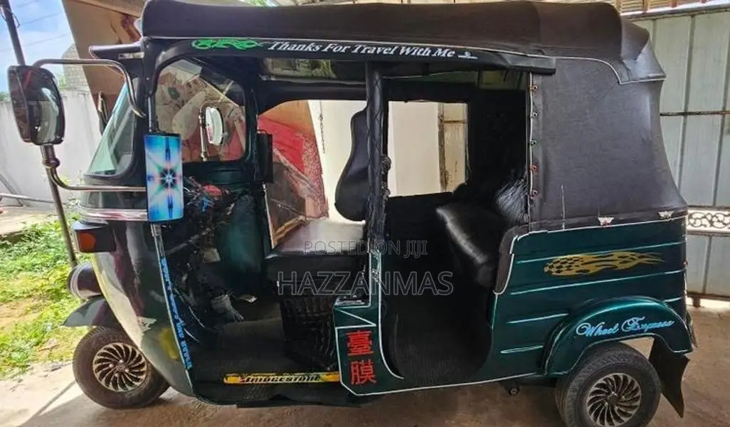 Bajaj RE 2000