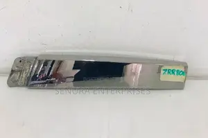 Toyota Esquire ZRR80G Buffer Garnish