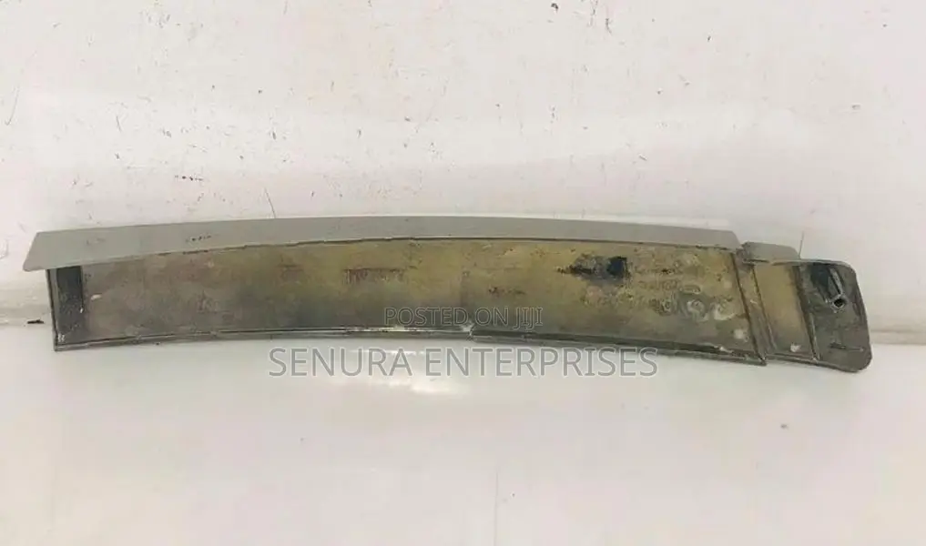 Toyota Esquire ZRR80G Buffer Garnish